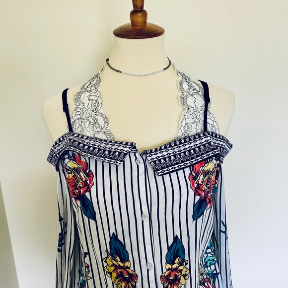 Flying Tomato Cold Shoulder Striped Floral Tie Top - Picture 4 of 8